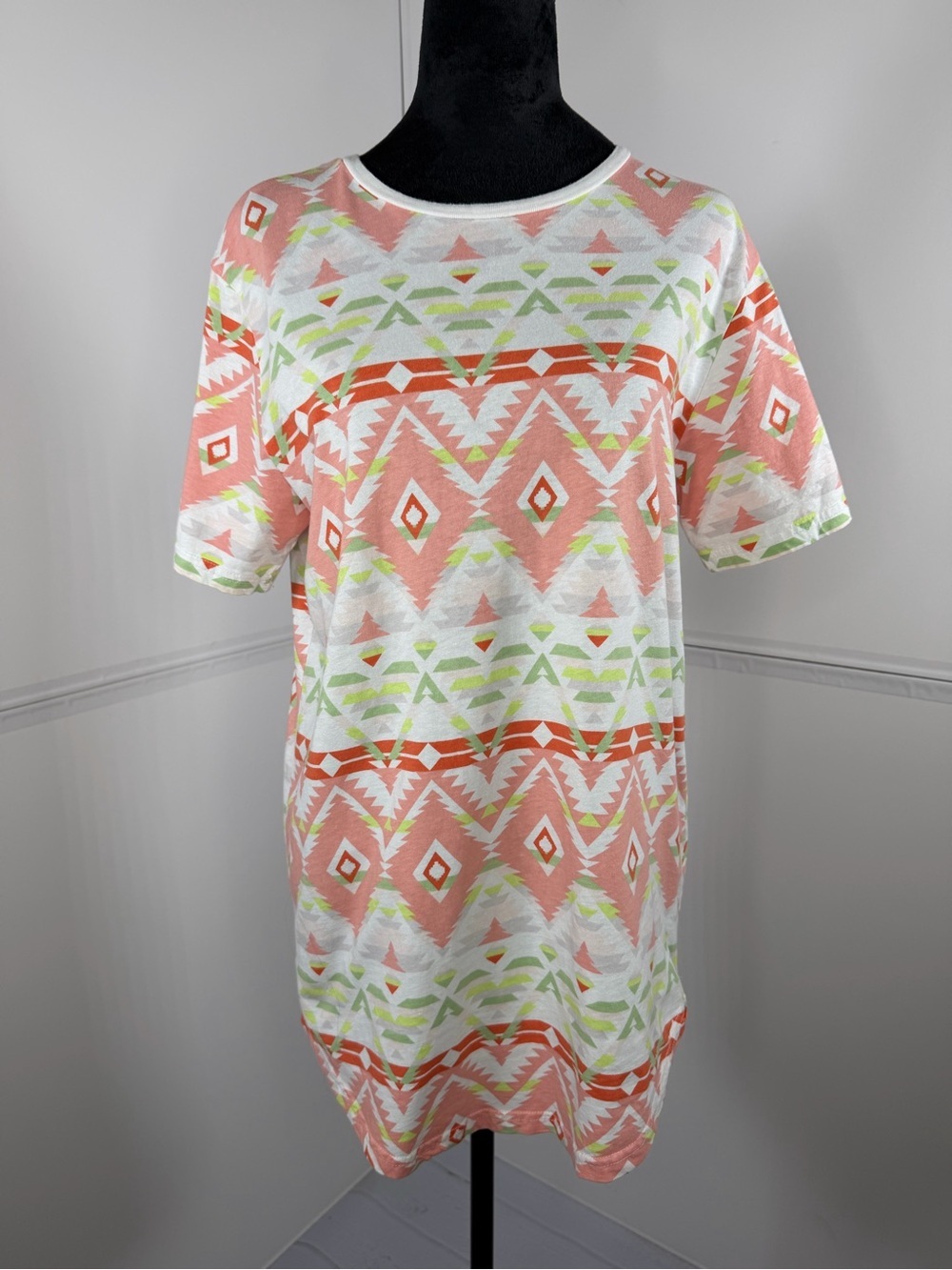 PacSun Scallop Fit Aztec Print T-Shirt Size Medium